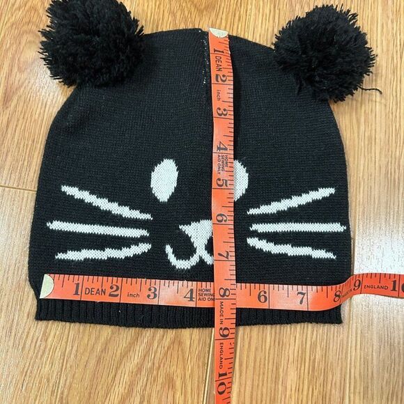 Cute Kitten Cat Face Black White Pompom Beanie - Picture 2 of 3